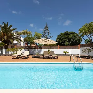 https://villa-seadogs-surf-arts.in-canary-islands.com